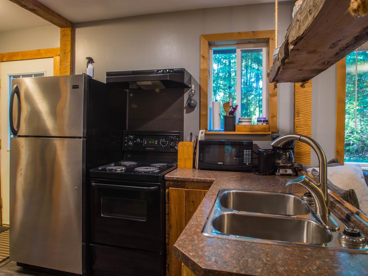 Surfs Inn Rainforest Cottages Ucluelet Exteriér fotografie